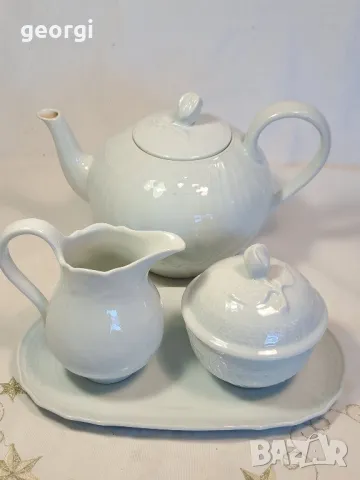 немски порцеланов чайник с поднос, захарница и латиера Hutschenreuther "Dresden" 

7/2