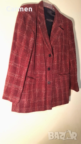 Червено българско сако