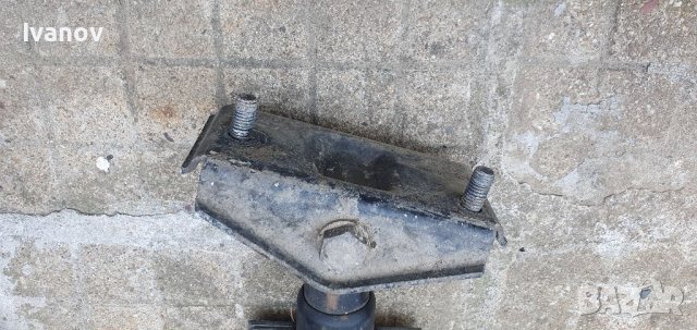 Буфери за предна броня бмв е34 51118126601 ляв десен буфер bmw e 34 51118138528, снимка 3 - Части - 41626235