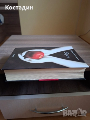 Здрач - Стефани Майър, снимка 4 - Художествена литература - 53052600