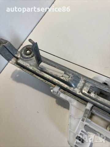 Стъклоповдигач с мотор за заден десен прозорец за Jeep Compass (2011) 05074822AA, снимка 3 - Части - 53496240