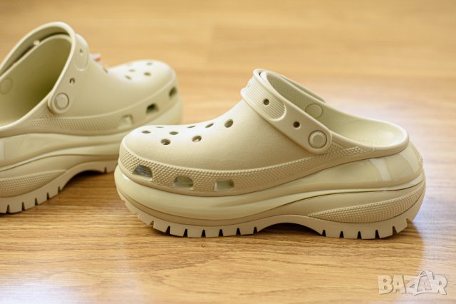 Оригинални платформи Crocs Mega Crush Clog, Слонска кост, Размер 38-40, снимка 4 - Чехли - 42629186