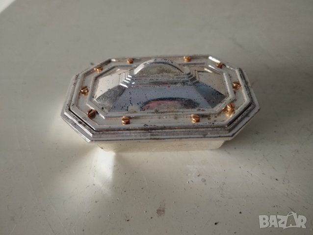 посребрена метална кутийка