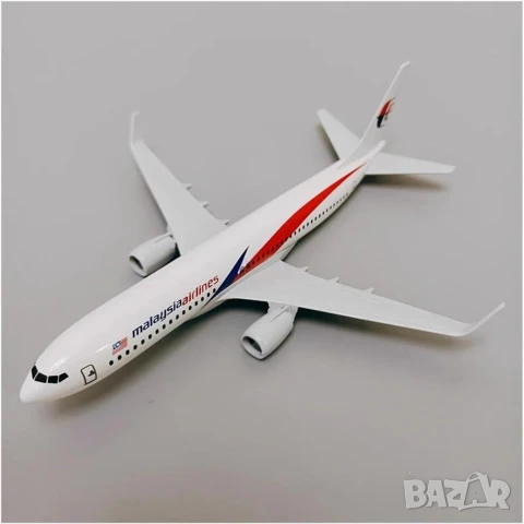 Boeing 737 самолет модел макет Malaysia Airlines пътникопоток полет летене багаж, снимка 7 - Влакчета, самолети, хеликоптери - 50938285