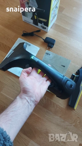 Стъклочистачка KARCHER WV 2 PREMIUM Работа на батерия, снимка 5 - Други - 53074951
