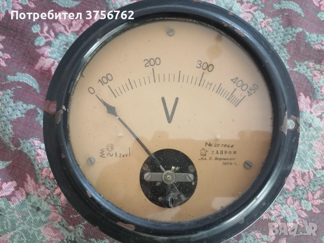 Продавам измервателен уред волтмер от 1954 година