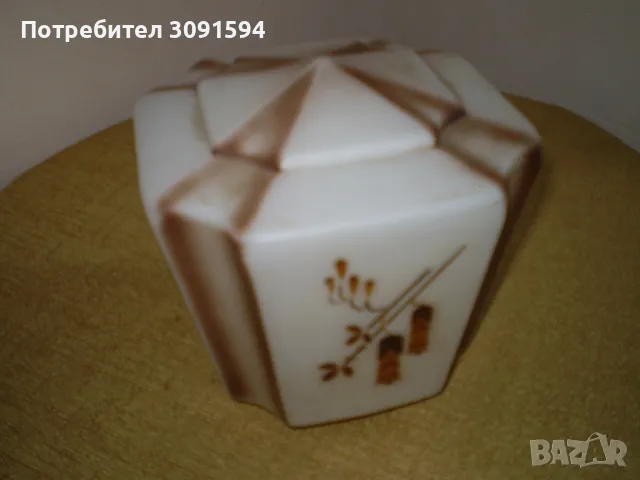 Винтидж стар ART DECO бежов, кафяв стъклен абажур, 30-те години на миналия век, многоъгълен оребрен , снимка 6 - Антикварни и старинни предмети - 50198782