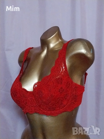 Triumph 75 B/C Червен дантелен сутиен , снимка 2 - Бельо - 53050510