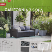 Продава ратанов комплект - два фотьойла, триместен диван и маса, оборудвани със меки седалки и въз, снимка 5 - Други - 44683035