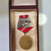 Орден "Червено знаме на труда", снимка 2 - Антикварни и старинни предмети - 42714425