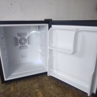 Мини бар / мини хладилник с терморегулатор / LED осветление  Обем: 38 литра Охлажда храна и напитки , снимка 11 - Хладилници - 44341129