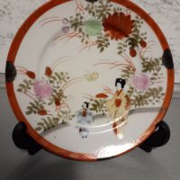 Красива чиния от японски порцелан , снимка 1 - Чинии - 40761360