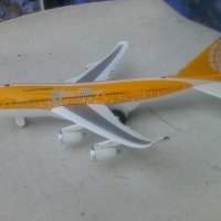 Метален модел на самолет Боинг - 727 Джъмбо джет, снимка 1 - Влакчета, самолети, хеликоптери - 42674834