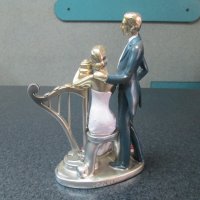 Продавам чисто нова декоративна статуетка на младоженци-много красива, снимка 3 - Колекции - 42238938
