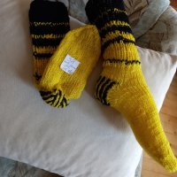 Ръчно плетени дамски чорапи от вълна, размер 38, снимка 1 - Дамски чорапи - 41931381