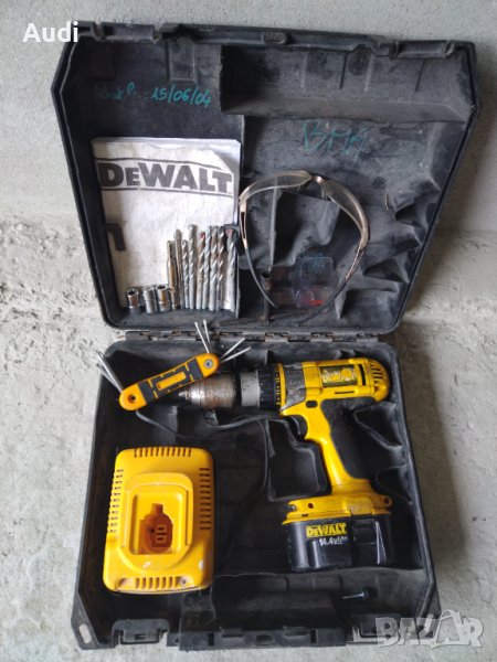 Винтоверт DEWALT Комплект:  боди, зарядно,  батерия 14.4V, куфар. Бонус 7 броя свредла за бетон, снимка 1