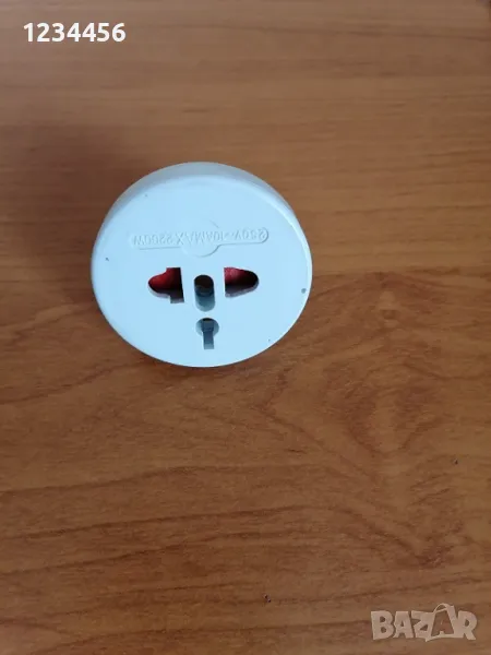 Адаптор между европейски, азиатски и UK/USA стандарти за включване на уреди в ел. мрежата. Цена 6 лв, снимка 1