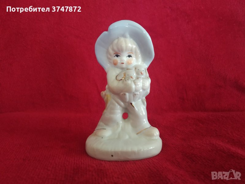 Порцеланова фигура Момче с кученца., снимка 1