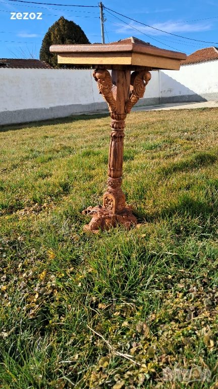 Маса помощна с дърворезба, снимка 1