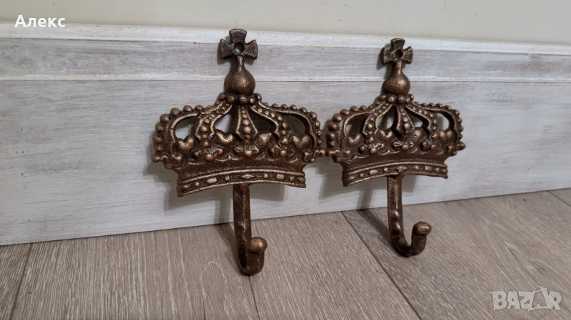 Масивна чугунена закачалка, корона., снимка 1