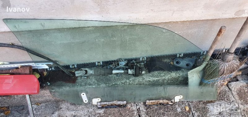 Ляво стъкло шофьорска врата за бмв е36 купе , снимка 1