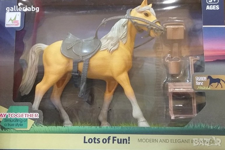 Фигурка на красив кон с принадлежности , снимка 1
