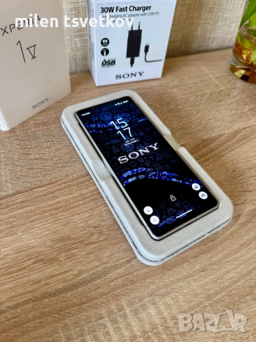 SONY Xperia 1 V, Зарядно, 2 калъфа и протектори, снимка 2 - Sony - 53064803