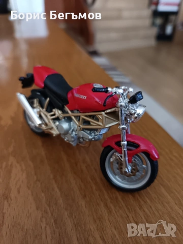 1:18  мотоциклет Ducati Monster 900 от Bburago, снимка 6 - Колекции - 53761729