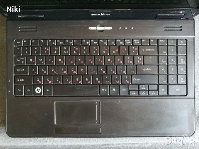 Продавам запазен лаптоп eMachines E525, 15 инча, снимка 6 - Лаптопи за дома - 41911056