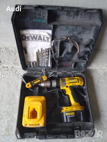 Винтоверт DEWALT Комплект:  боди, зарядно,  батерия 14.4V, куфар. Бонус 7 броя свредла за бетон, снимка 1 - Винтоверти - 41422602