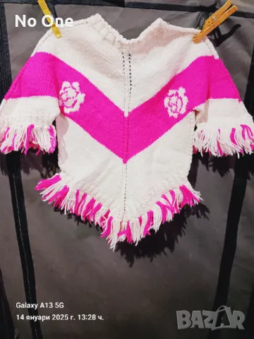 Продавам ръчно плетен детски пуловер с къс ръкав  