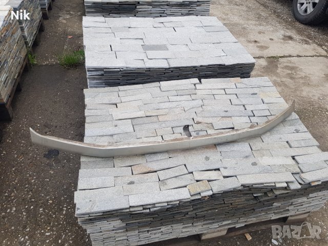 Laisna pod farovete na Mitsubishi Pinin