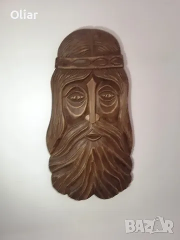 Много красива и изразителна дърворезба. Луце на мъдрец или болярин.