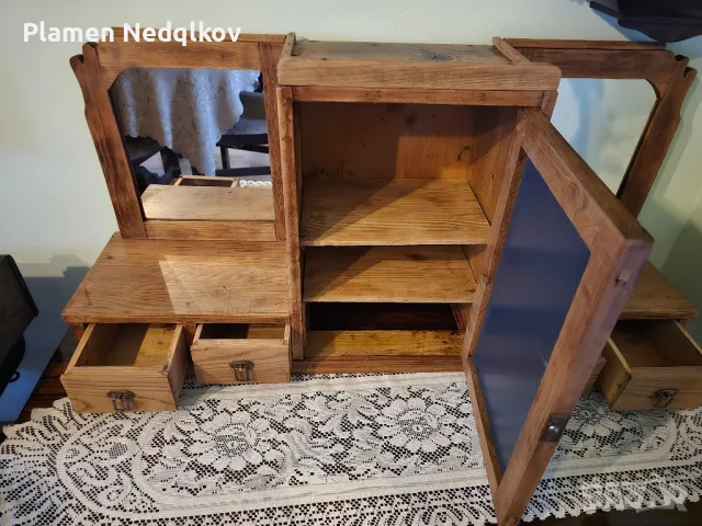 Стара българска етажерка. 