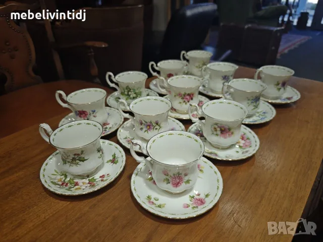 Винтидж чаши с чинийки за чай „Flower of the Month“ от Royal Albert, снимка 5 - Сервизи - 56150772