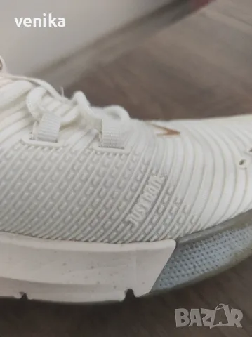Дамски маратонки Nike 38.5, снимка 3 - Маратонки - 56124580