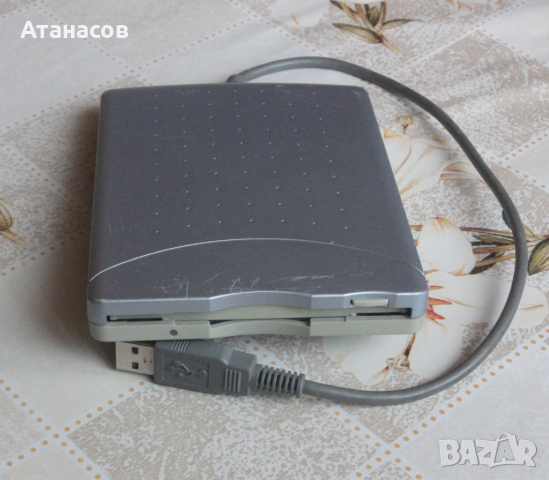 Флопи дисково устройство Fujitsu FPCFDD12 USB Floppy Drive, снимка 4 - Други - 42871168