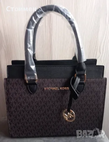 Стилна чанта, има дълга дръжка към нея