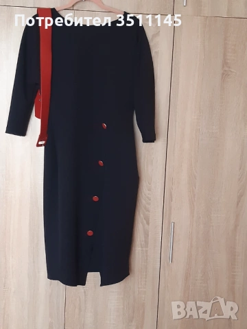 Елегантна рокля в тъмносин цвят 