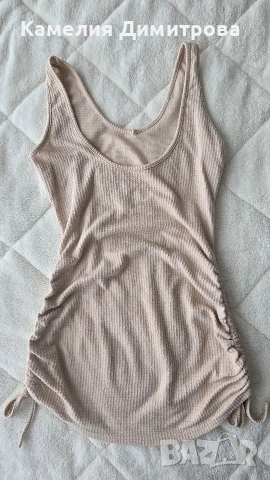 Бежова плажна рокля по тялото с набори отстрани – модерен модел, снимка 3 - Рокли - 53301257