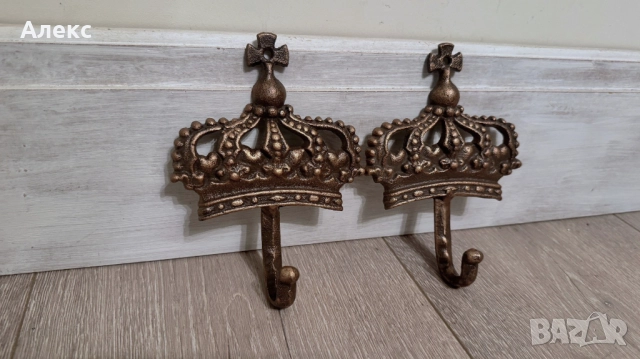 Масивна чугунена закачалка, корона.