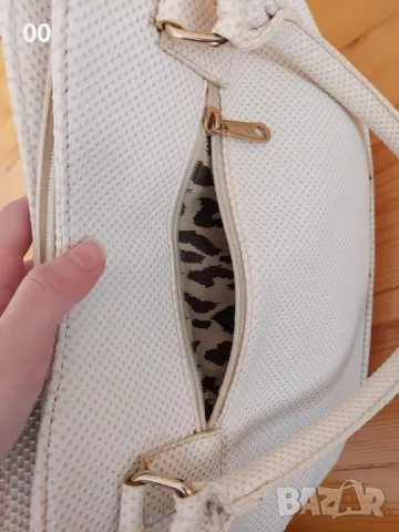 Дамска бяла чанта, снимка 7 - Чанти - 49421398