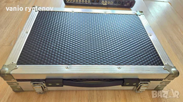 Продават се Boss gt 1000 и кейс , снимка 3 - Китари - 55852586