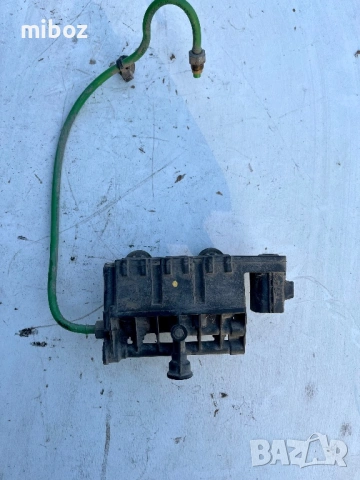 Клапан въздушно окачване Рейндж Роувър Range Land Rover Sport L320, снимка 2 - Части - 53864565