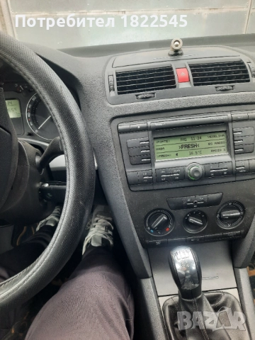 Шкода Октавия 1.6 МРI, снимка 6 - Автомобили и джипове - 52075808