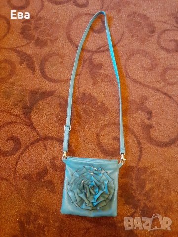 Малка кожена чанта с цвете-супер цена!, снимка 1 - Чанти - 41118742