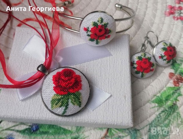 Ръчно бродирани колие , обеци и гривна, 🌹с червена роза 🌹