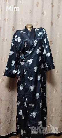 L/2XL Черен сатенен халат на цветя , снимка 6 - Нощници - 48925176