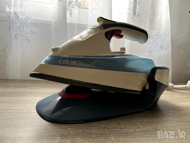 Безкабелна ютия Calor Freemove