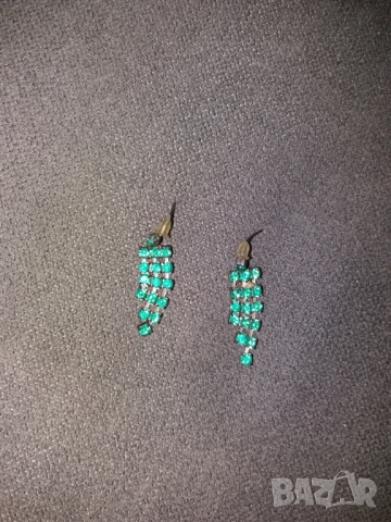 Обеци зелени камъчета на винт